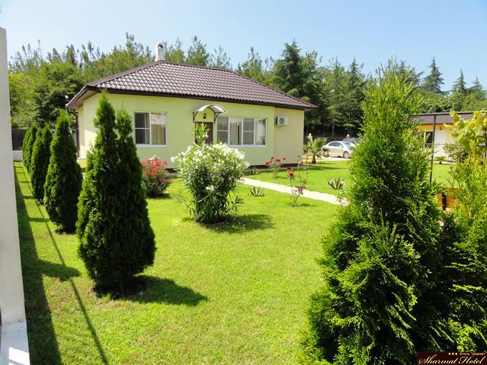 Hotel Sharmat Пицунда Екстериор снимка