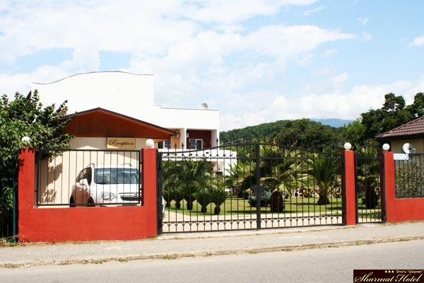 Hotel Sharmat Пицунда Екстериор снимка
