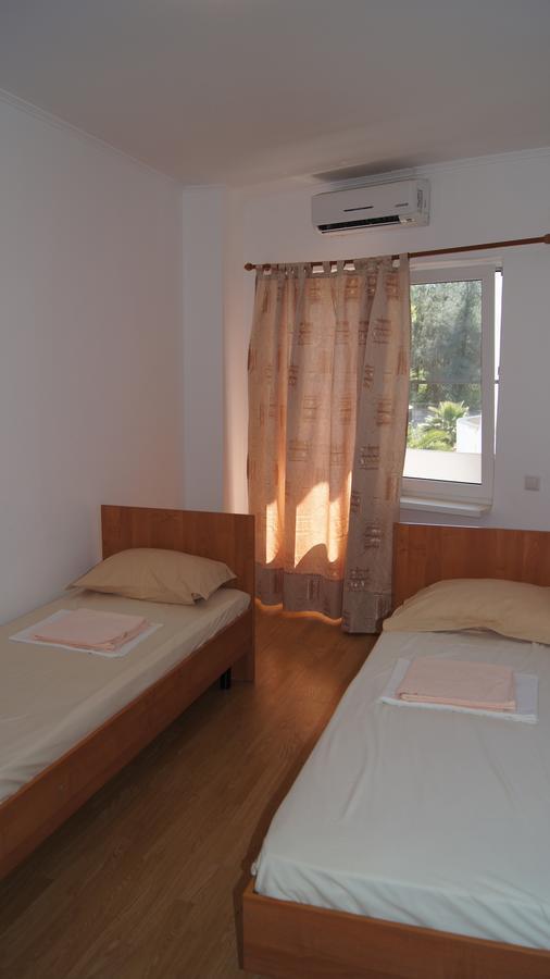 Hotel Sharmat Пицунда Екстериор снимка